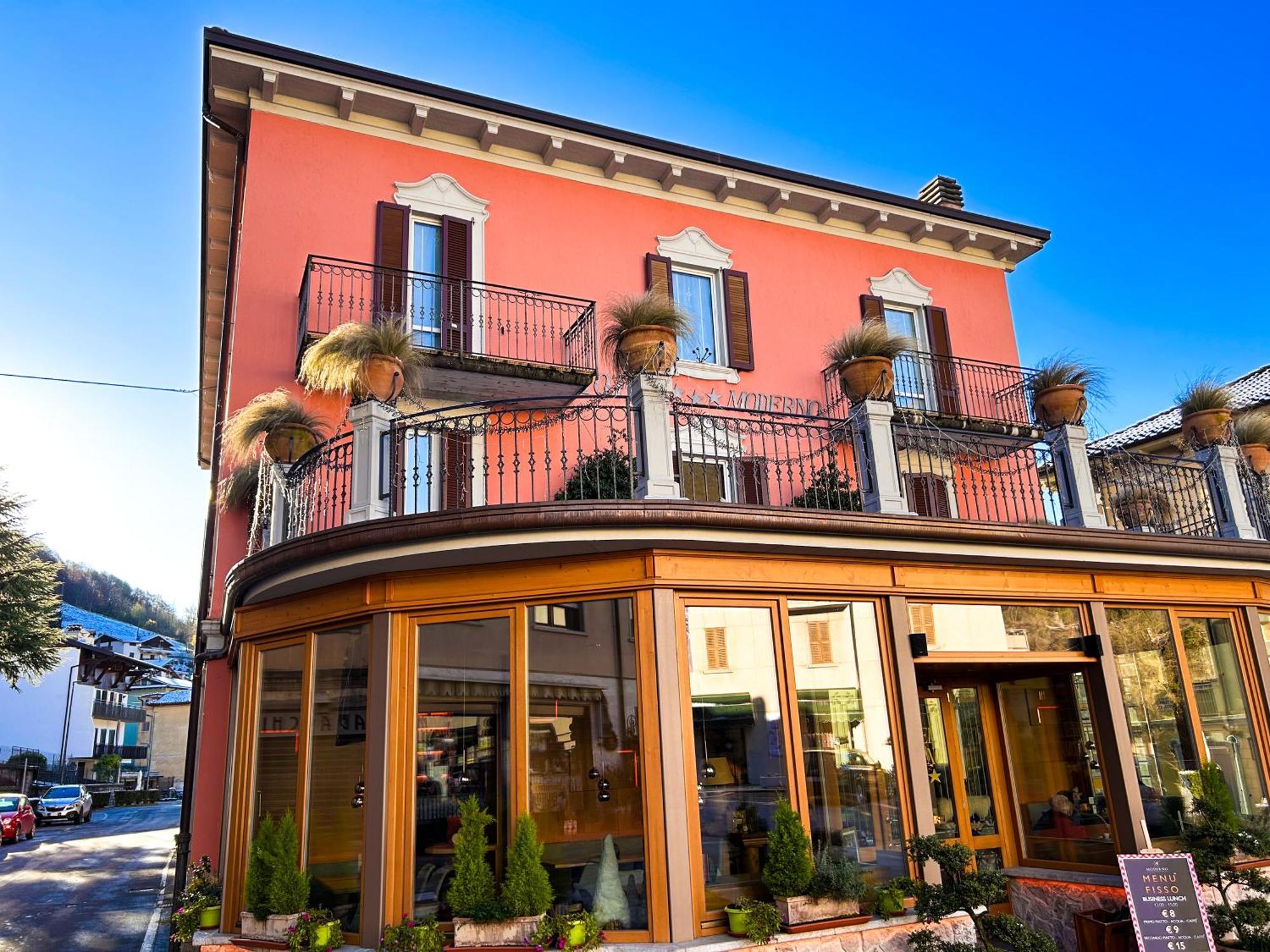 Hotel Moderno E Mori 3*